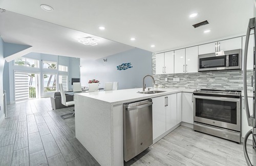 Layton House | Beautiful Oceanfront Gated Condo with Pool and Spa Amenities