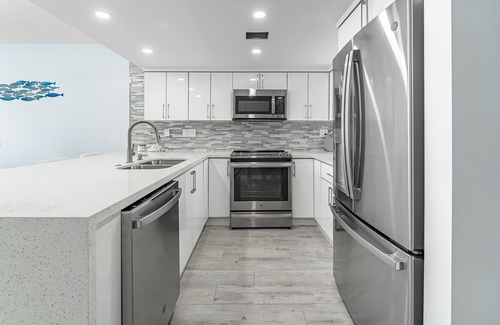 Layton House | Beautiful Oceanfront Gated Condo with Pool and Spa Amenities