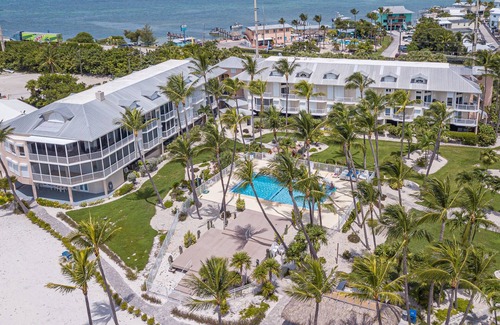 Layton House | Beautiful Oceanfront Gated Condo with Pool and Spa Amenities