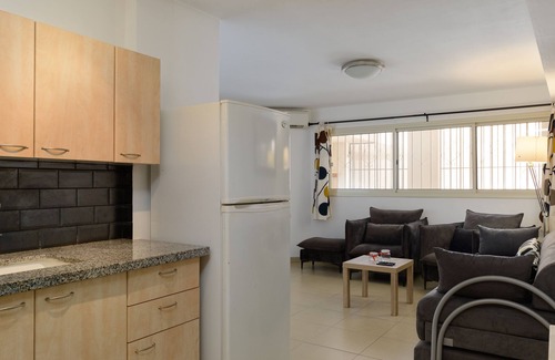 Netanya Apartment | Cozy One Bedroom Steps from the Beach with Breakfast