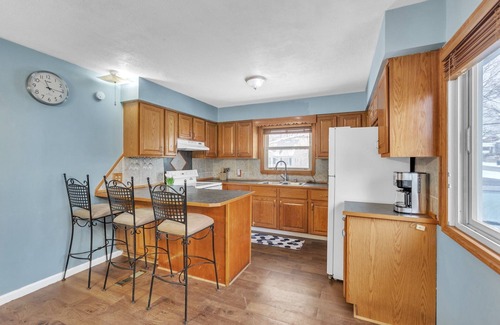 Wyoming House | Pet-Friendly Three-Bedroom Retreat in Urbandale