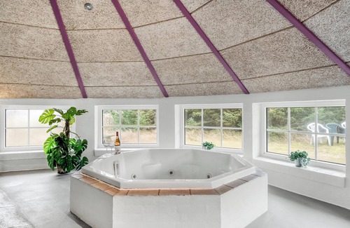 Klegod Cottage | Spacious 6 Bedroom Retreat in Ringkøbing with Pool & Spa