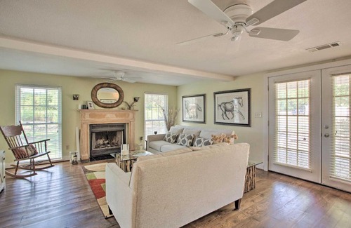 Pottsboro House | Charming Pottsboro Home with Patio & Fire Pits for Families