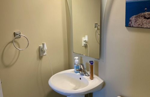 Dartmouth House | Cozy Private Bedroom with Kitchen & Breakfast Included