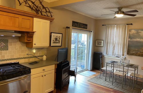 Edgewood House | Inviting Private Carriage House on Historic Property