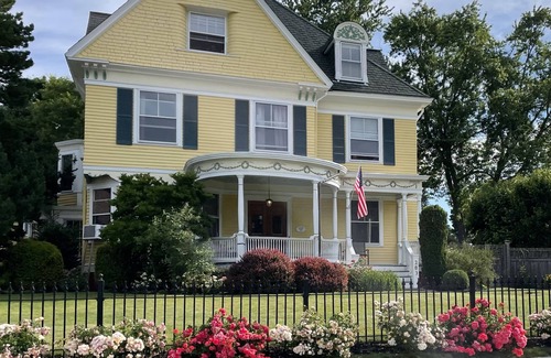 Edgewood House | Inviting Private Carriage House on Historic Property