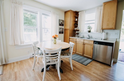 Okanagan-Similkameen Cottage | Charming Cottage with Scenic Vines at River Stone Estate