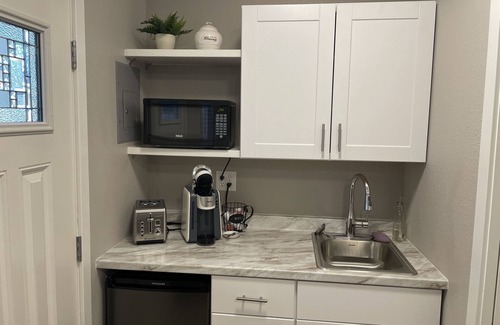 Bethel-Danebo Apartment | Private Guest Suite with Hot Tub, Kitchenette & Grill
