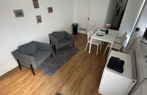 City of Westminster Apartment | Cozy Private Room on Historic Bond Street with EnSuite