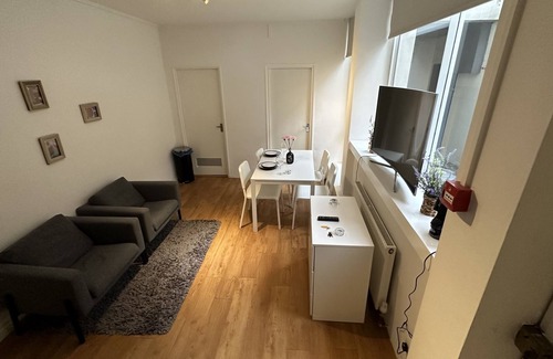 City of Westminster Apartment | Cozy Private Room on Historic Bond Street with EnSuite