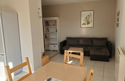 Beaucaire Cottage | Tranquil Gîte in the Heart of Provence with Ocean Views