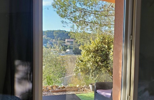 Beaucaire Cottage | Tranquil Gîte in the Heart of Provence with Ocean Views