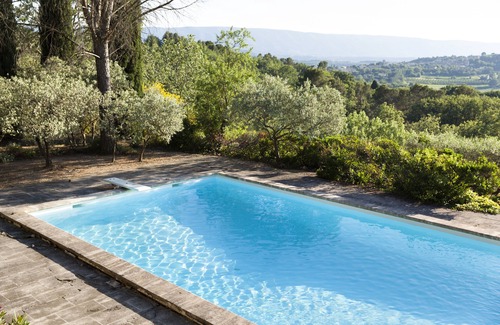 Goult House | Tranquil Provence House with Pool and Picturesque Gardens