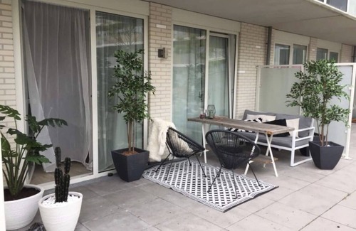 Nieuw-West Apartment | Relaxing Apartment with Child-Friendly Amenities & Kitchen