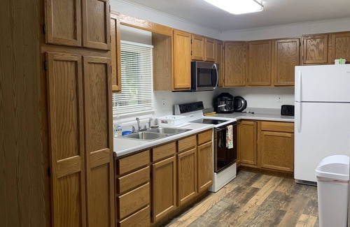 Clark Fork Condo | Lovely rental unit in downtown Clark Fork 521
