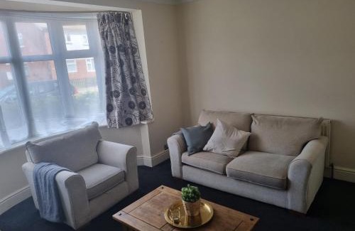 Chadwell Apartment | Cozy 2-Bedroom Apartment in Family-Friendly Neighborhood