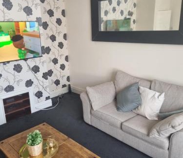 Chadwell Apartment | Cozy 2-Bedroom Apartment in Family-Friendly Neighborhood