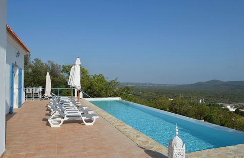 Brotual Villa | Stunning Algarve Villa with Infinity Pool & Sea Views