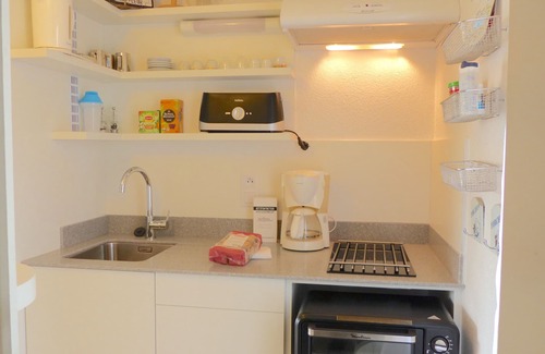 Locmariaquer Apartment | Seaside Studio in Locmariaquer with 10/10 Guest Rating