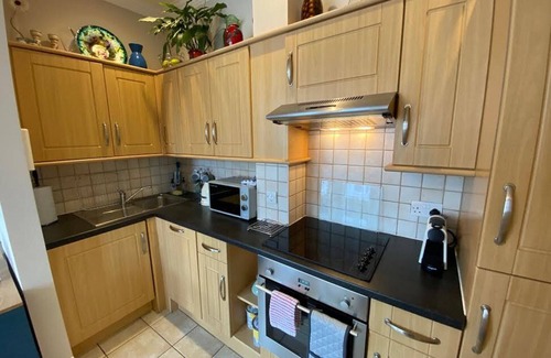 Eastbourne Seafront Apartment | Cozy Seaside Retreat with Kitchen in Central Eastbourne