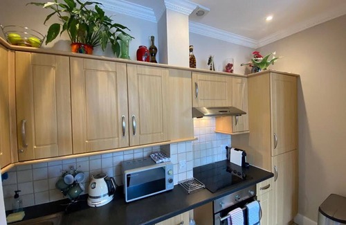 Eastbourne Seafront Apartment | Cozy Seaside Retreat with Kitchen in Central Eastbourne