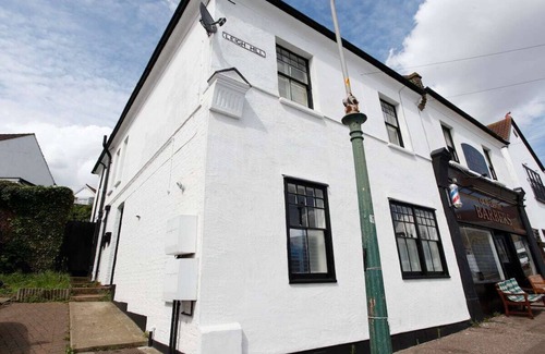 Leigh-on-Sea Cottage | Seaside Ground Floor Cottage in Old Leigh - Pet Friendly Retreat