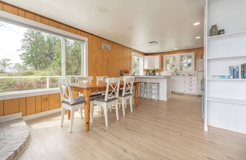Anderson Island House | Idyllic Seaside Getaway with Private Beach & Ocean View