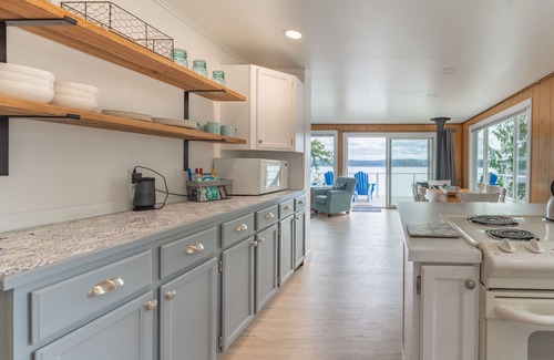 Anderson Island House | Idyllic Seaside Getaway with Private Beach & Ocean View