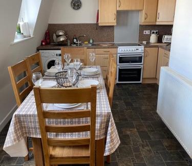 Great Yarmouth Apartment | Pet-Friendly Yare Quays with Scenic River Views