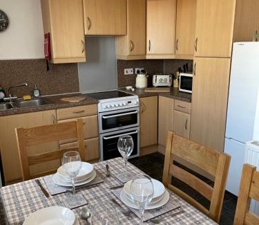 Great Yarmouth Apartment | Pet-Friendly Yare Quays with Scenic River Views