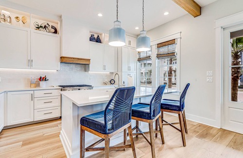 Port Aransas House | Tranquil Oceanfront Oasis: Golf, Pool & Beach Access