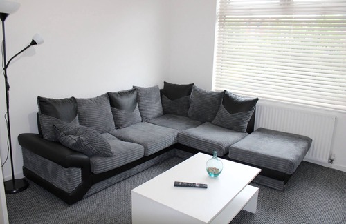 Manchester House | Cozy 3-Bed House Near City Centre with Breakfast & Pets