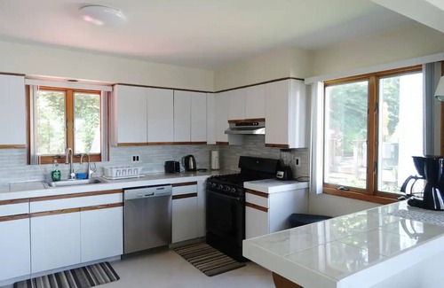 Highlands House | Lovely, spacious home at the start of Jersey Shorenn