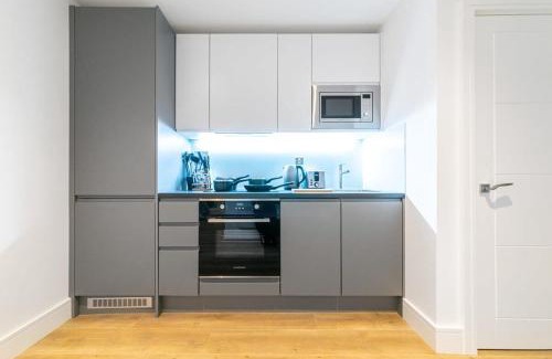 East Grinstead Apartment | Cozy Studio Retreat in Family-Friendly East Grinstead