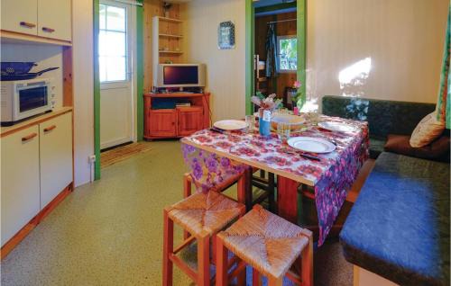 Casalabriva Other | Family-Friendly 2 Bedroom StaCaravan in Casalabriva