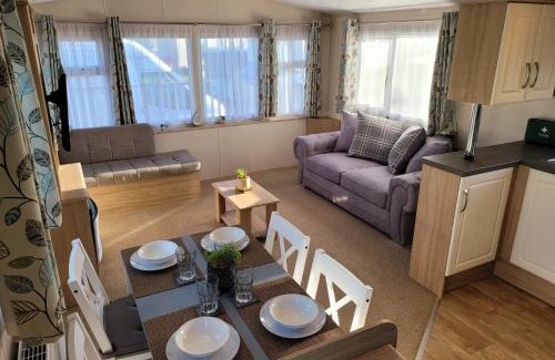 Great Houghton House | Pet-Friendly Static Caravan at Billing Aquadrome - Rated 9.2