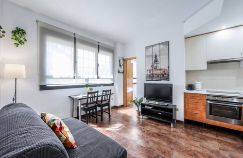 Delicias Apartment | Cozy Stay in Madrid Atocha with Family-Friendly Amenities