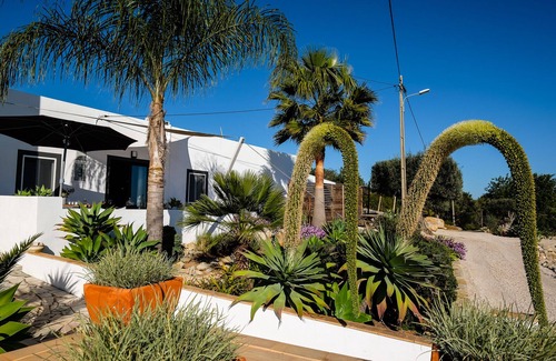 Santo Estevao Cottage | Idyllic Stay with Private Terrace and Ocean Views