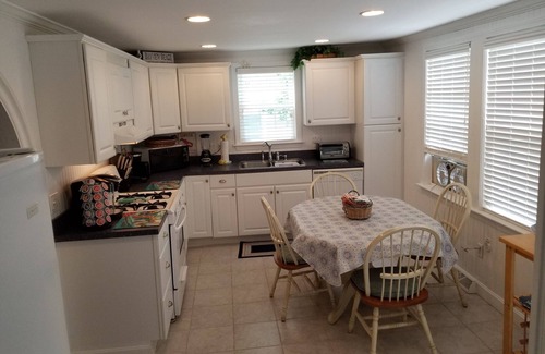 Dennis Cottage | Enchanting Cape Cod Cottage with Ocean View & Beach Access