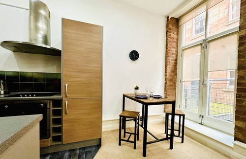 Nottingham City Centre Apartment | Cozy Studio Apartment in Nottingham with Kitchen and Breakfast