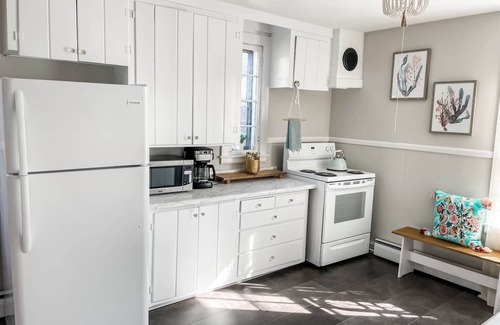 Sandwich Apartment | Cozy Studio Apartment with Ocean View in Sandwich