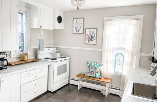 Sandwich Apartment | Cozy Studio Apartment with Ocean View in Sandwich