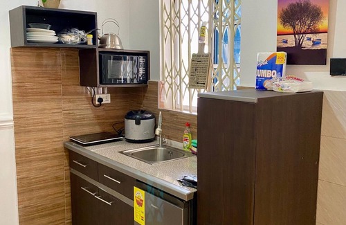 Nsawam Apartment | Cozy Studio Apartment with Hot Tub and Kitchen Amenities