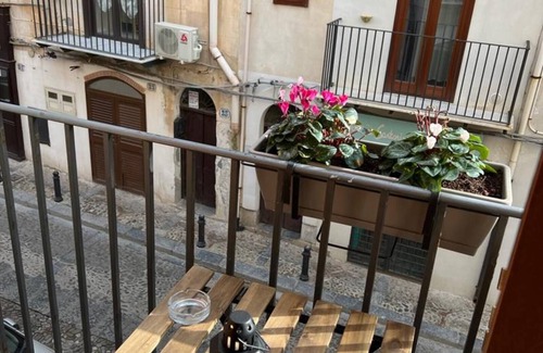 Old Town Apartment | Cozy Studio Apartment Steps from the Ocean with Pool