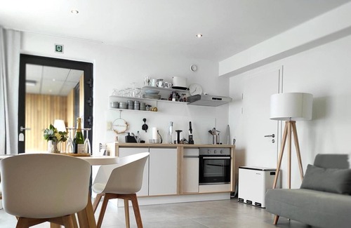 Lierneux Apartment | Cozy Studio "La Planque du raton laveur" with Pool & Ocean View