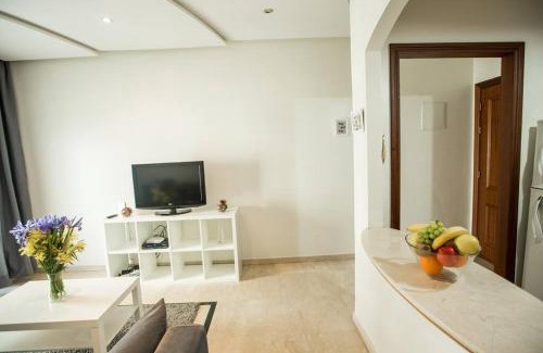 LA GIRONDE Apartment | Cozy Studio in Central Casablanca with Breakfast Included
