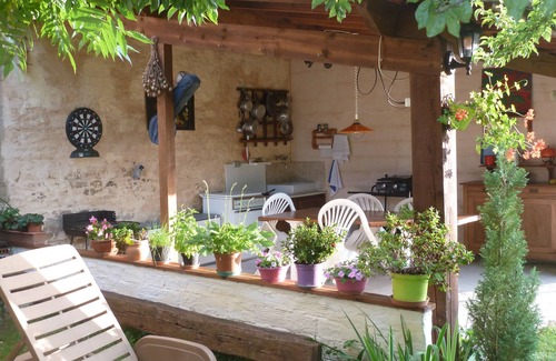 Chaumousey Apartment | Cozy Studio Loft in Historic Farmhouse with Ocean Views