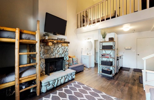 Elkhorn Village Apartment | Modern Studio with Pool & Hot Tub - Guest Rated 8/10