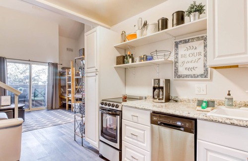 Elkhorn Village Apartment | Modern Studio with Pool & Hot Tub - Guest Rated 8/10