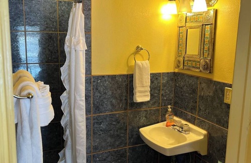 San Lorenzo Hotel | Inviting Lake Roberts Suite with Kitchen & Breakfast Included
